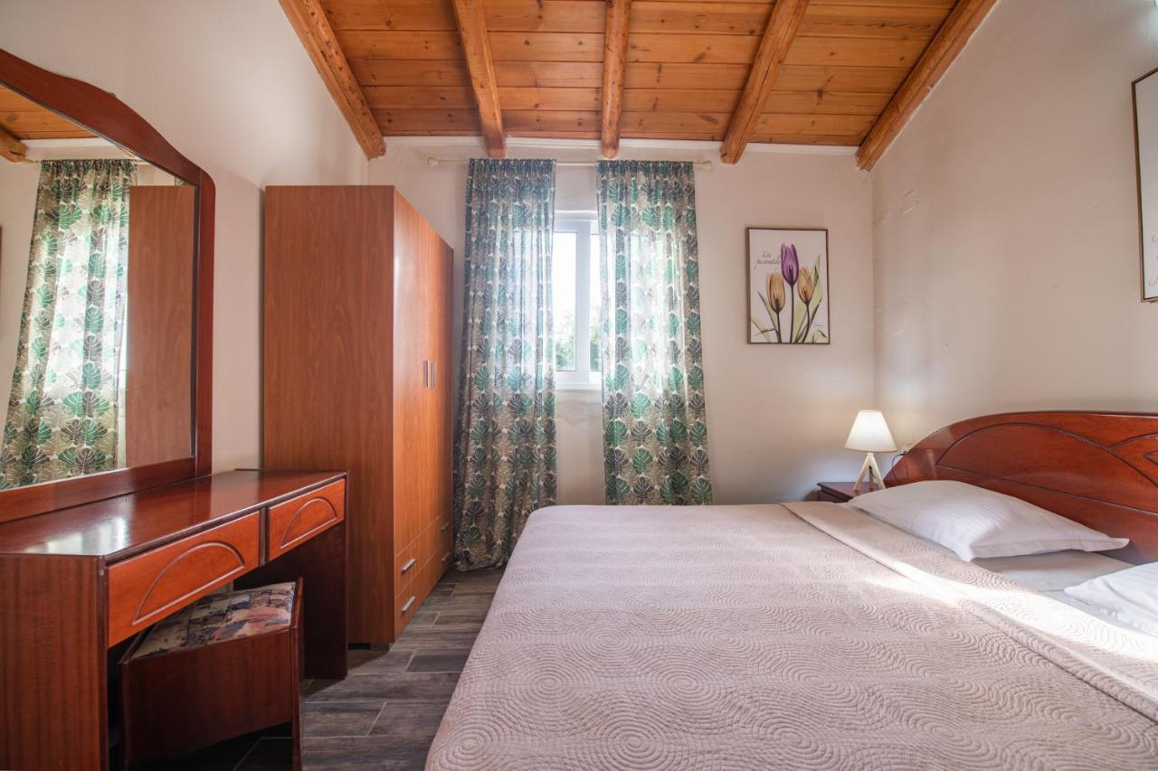 Вилла Stelios Stone House Sinarades Kouramades Экстерьер фото