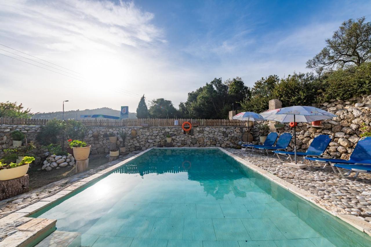 Вилла Stelios Stone House Sinarades Kouramades Экстерьер фото