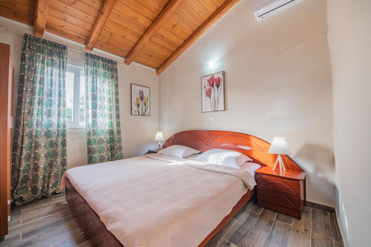 Вилла Stelios Stone House Sinarades Kouramades Экстерьер фото