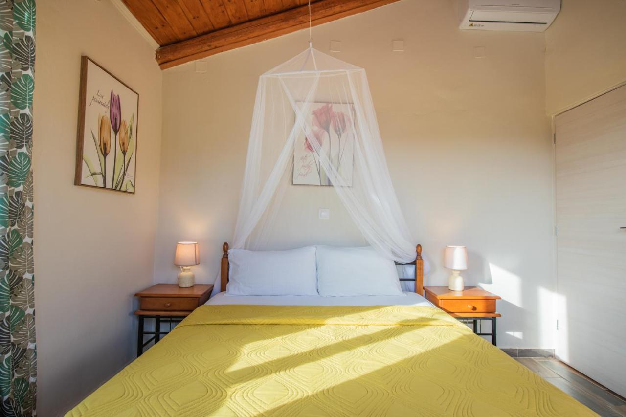 Вилла Stelios Stone House Sinarades Kouramades Экстерьер фото